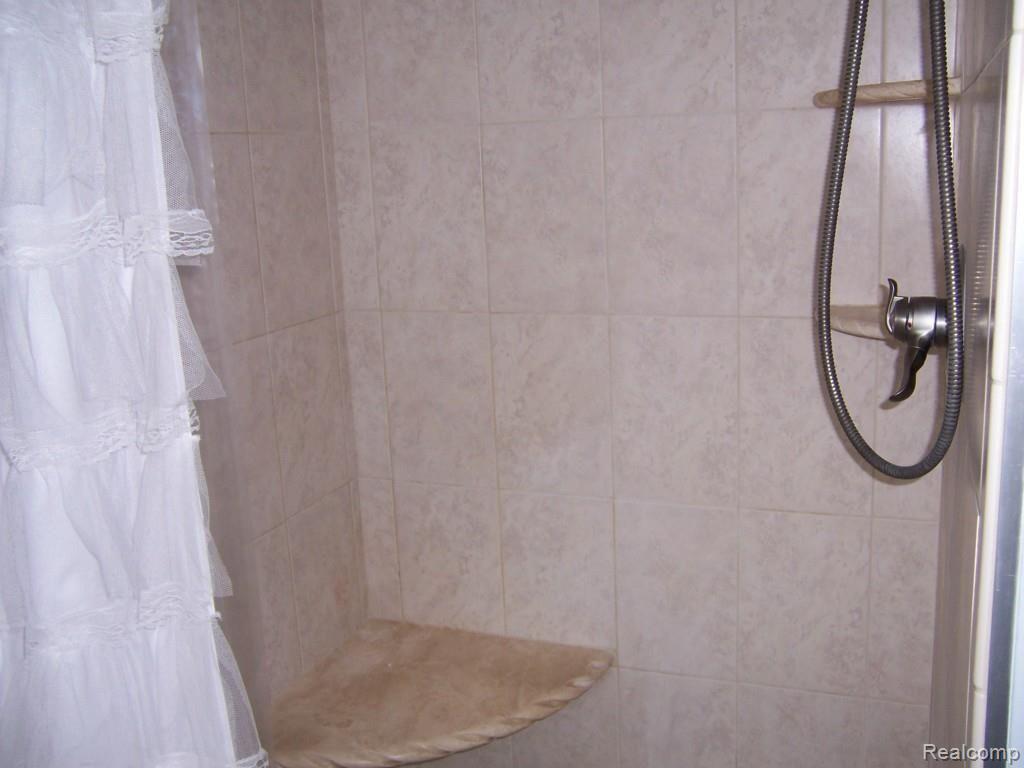7230 Flamingo Road Algonac, MI 48001 - Photo 16 of 28