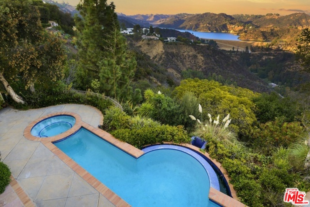 1456 Stradella Road Los Angeles, CA 90077 - Photo 2 of 25