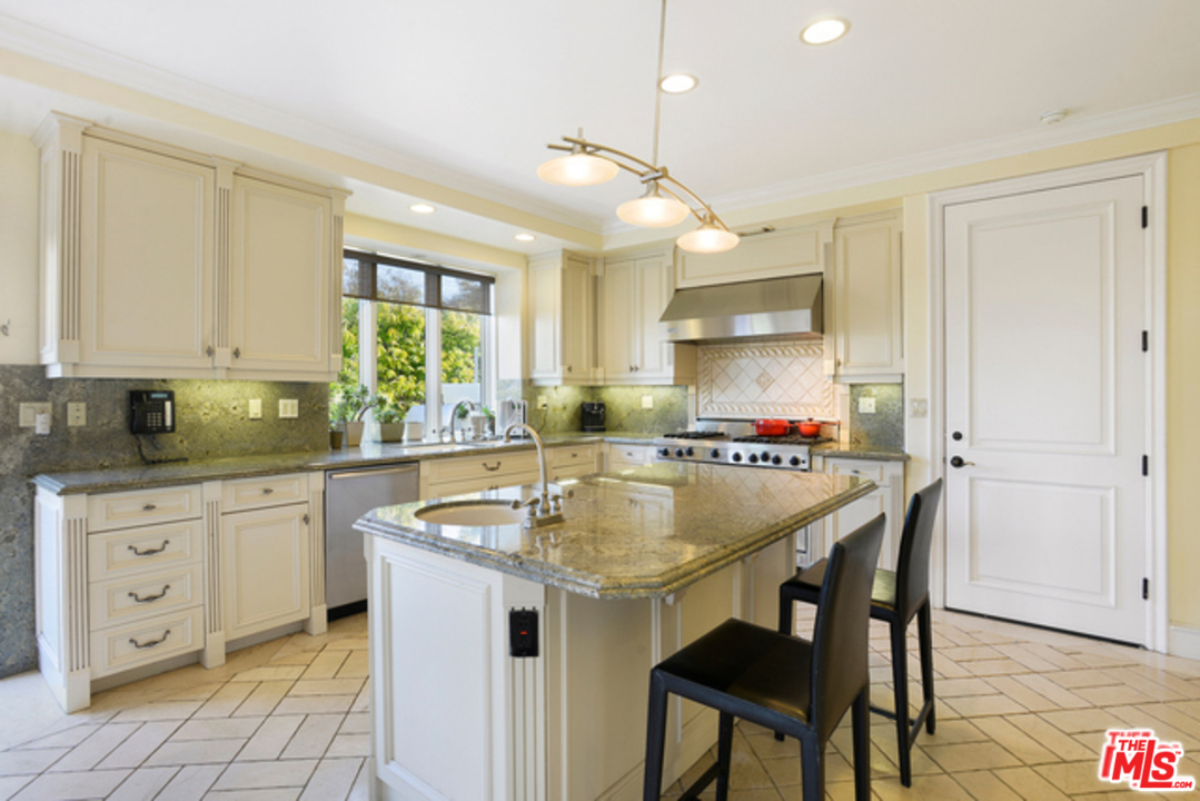 1456 Stradella Road Los Angeles, CA 90077 - Photo 20 of 25