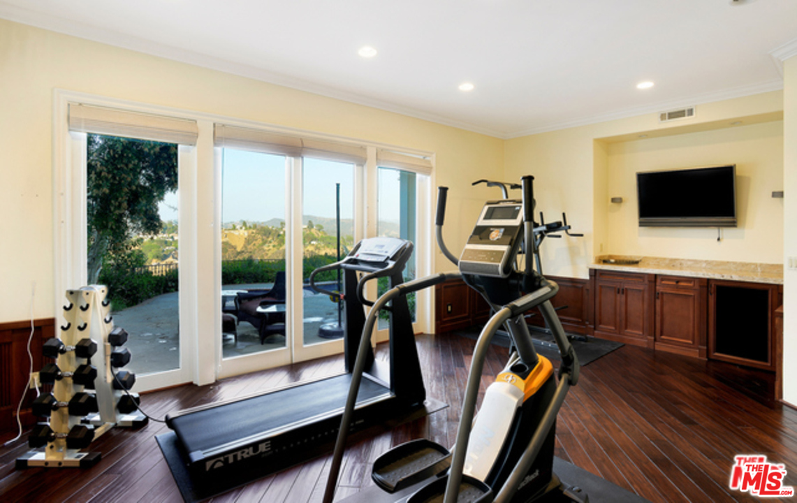 1456 Stradella Road Los Angeles, CA 90077 - Photo 21 of 25