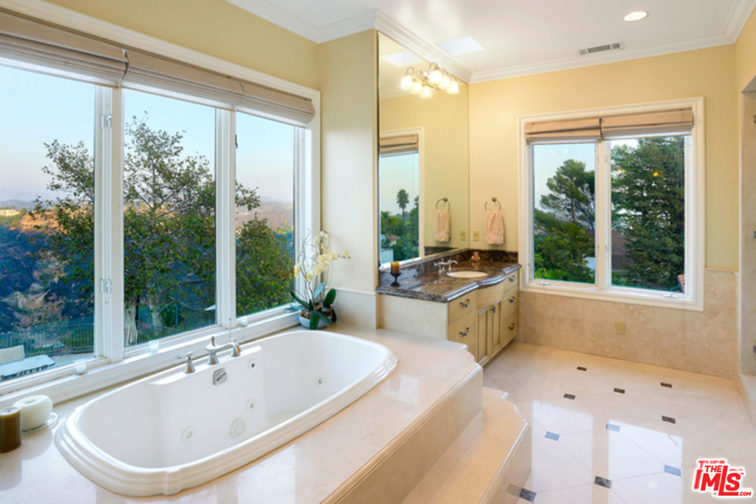 1456 Stradella Road Los Angeles, CA 90077 - Photo 23 of 25