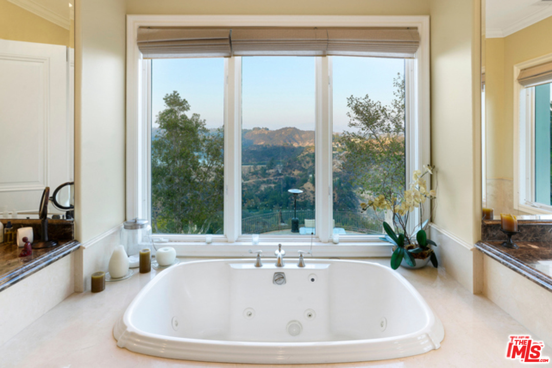 1456 Stradella Road Los Angeles, CA 90077 - Photo 24 of 25