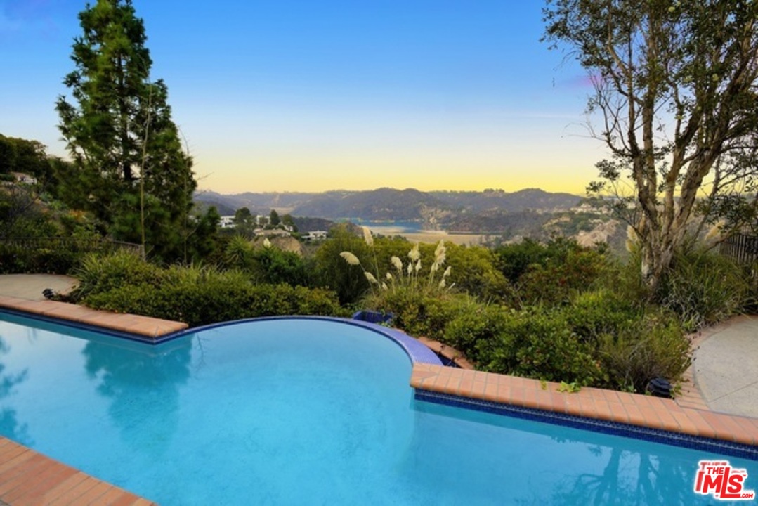 1456 Stradella Road Los Angeles, CA 90077 - Photo 6 of 25