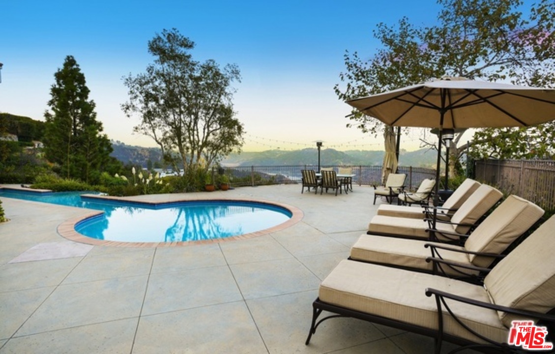 1456 Stradella Road Los Angeles, CA 90077 - Photo 7 of 25