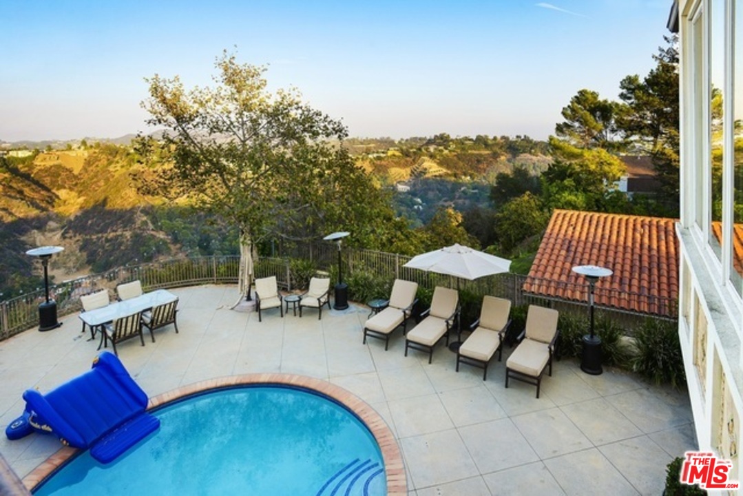 1456 Stradella Road Los Angeles, CA 90077 - Photo 8 of 25