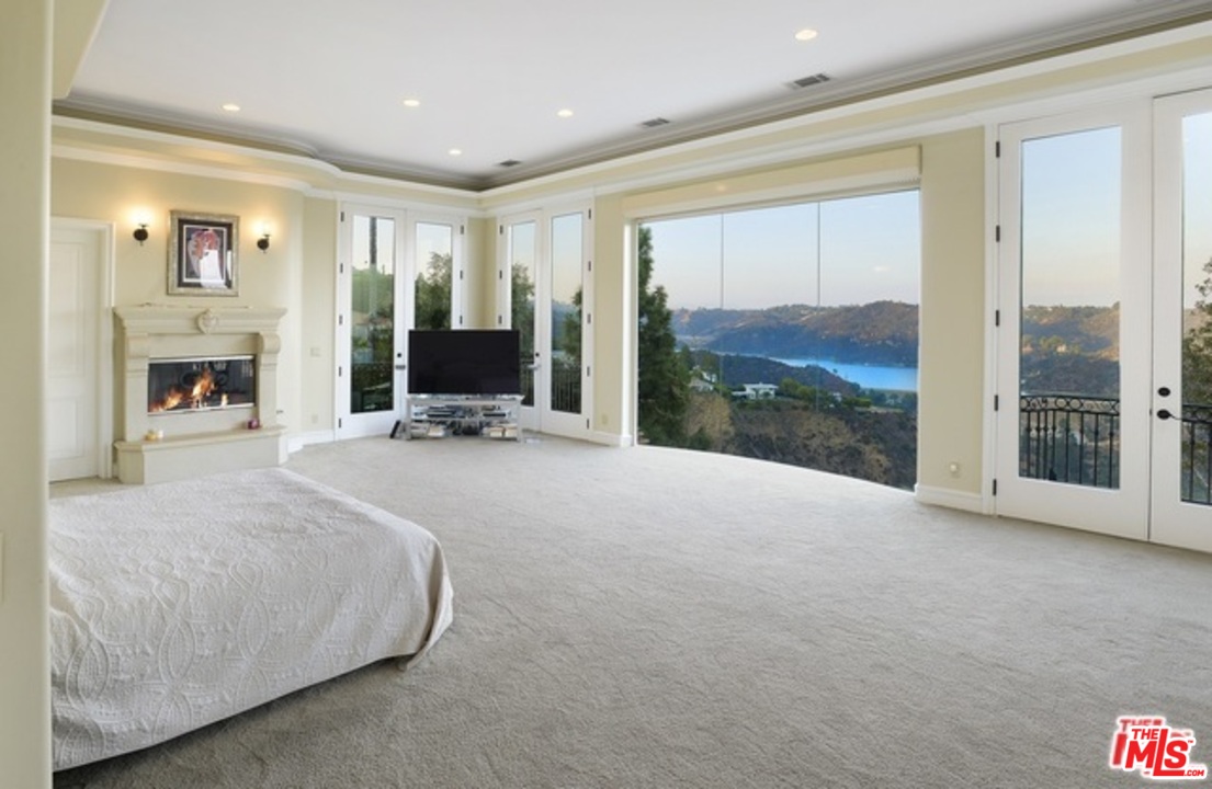 1456 Stradella Road Los Angeles, CA 90077 - Photo 9 of 25