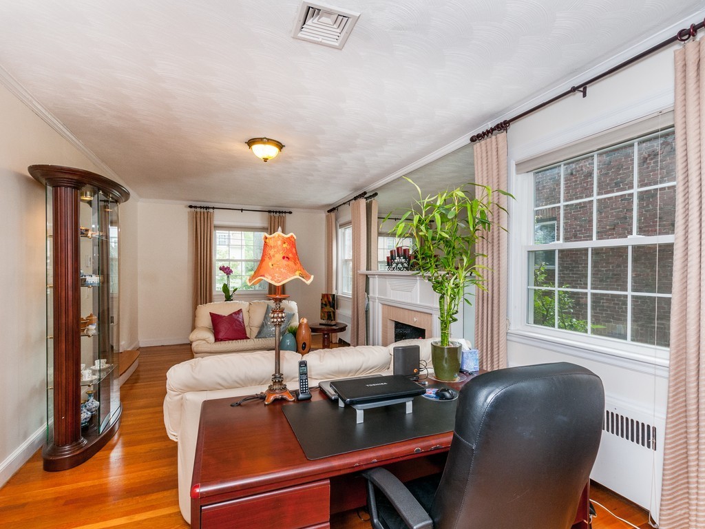 340 Russett Road Brookline, MA 02467 - Photo 5 of 16 Gallery Image 5