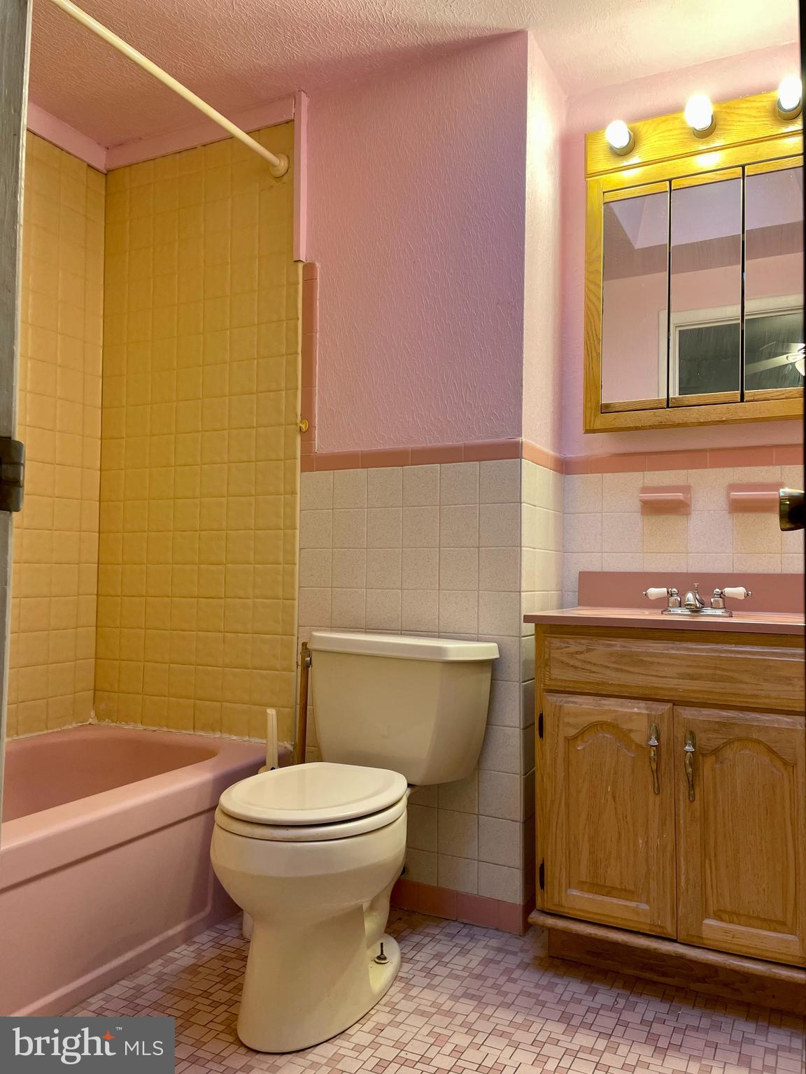 9117 Ryerson Road Philadelphia, PA 19114 - Photo 16 of 18 Hall Bath