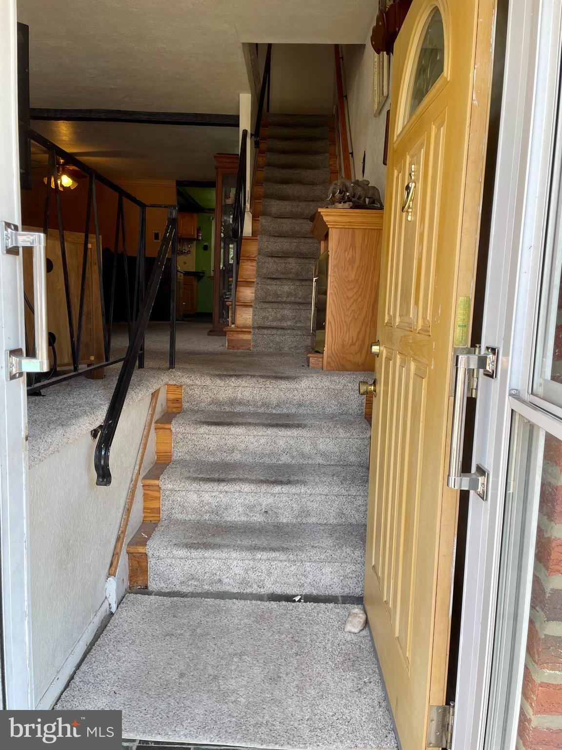 9117 Ryerson Road Philadelphia, PA 19114 - Photo 2 of 18 Foyer