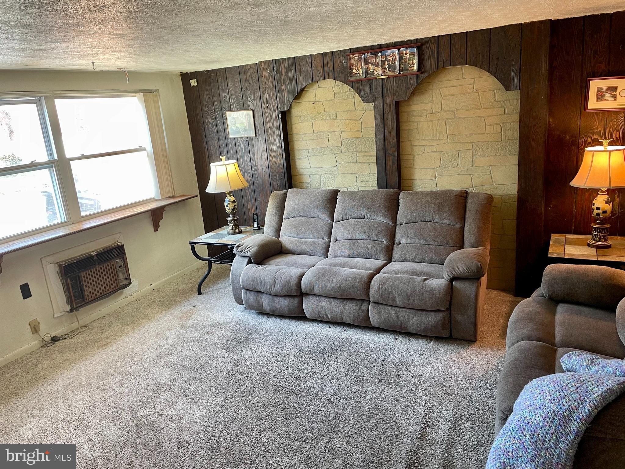 9117 Ryerson Road Philadelphia, PA 19114 - Photo 4 of 18 Living Room