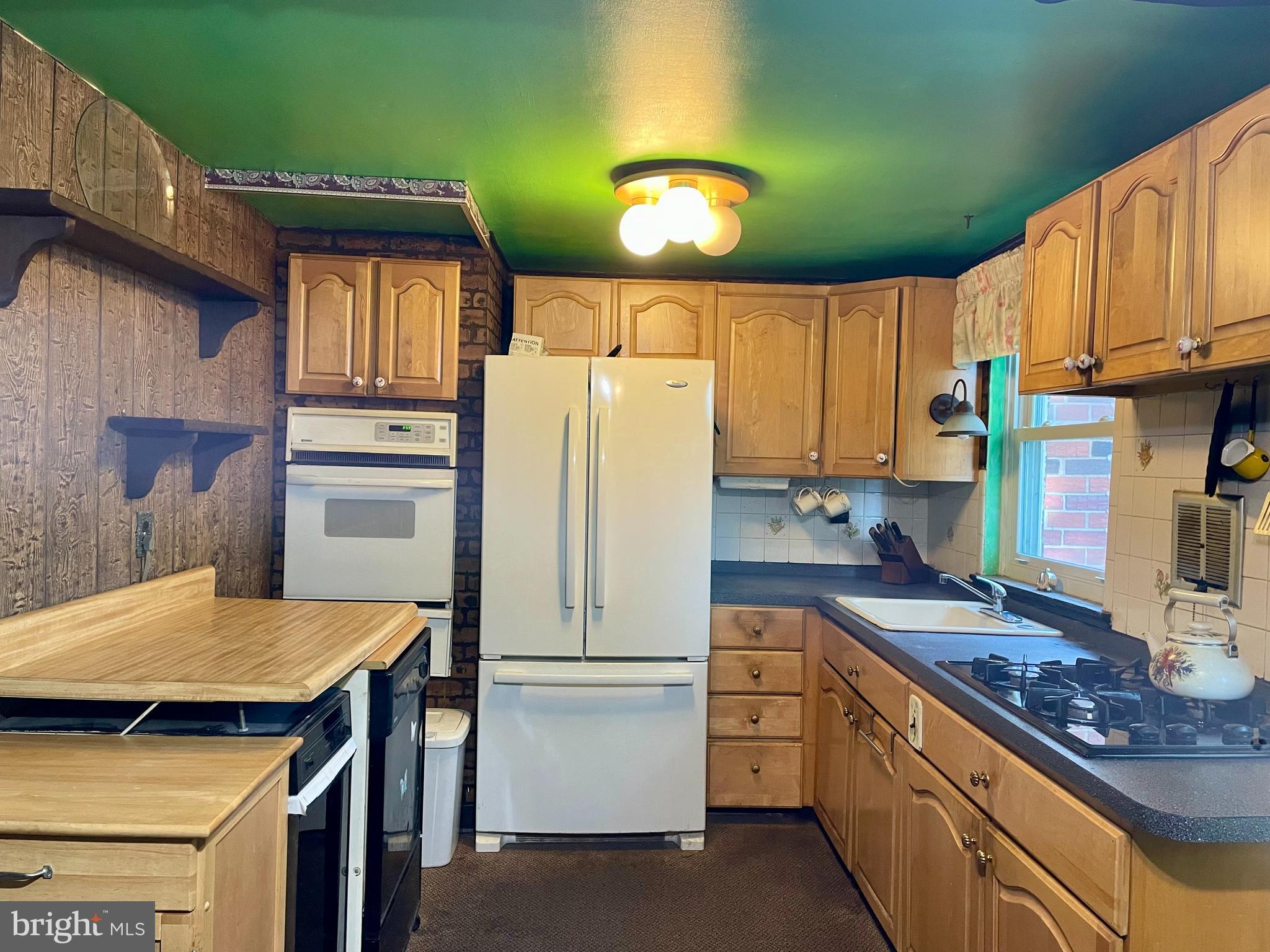 9117 Ryerson Road Philadelphia, PA 19114 - Photo 7 of 18 Kitchen