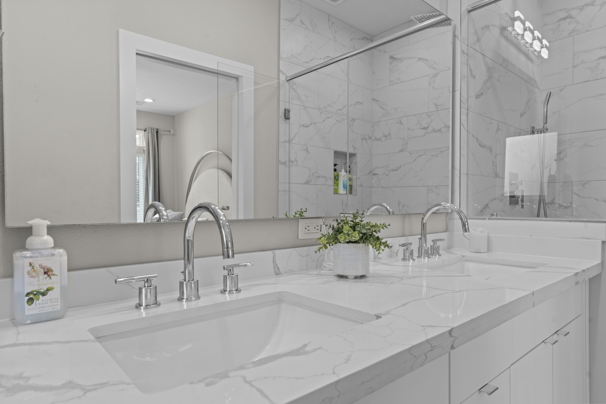 851 Prosper Street Houston, TX 77088 - Photo 42 of 50 a bathroom with sink and mirror