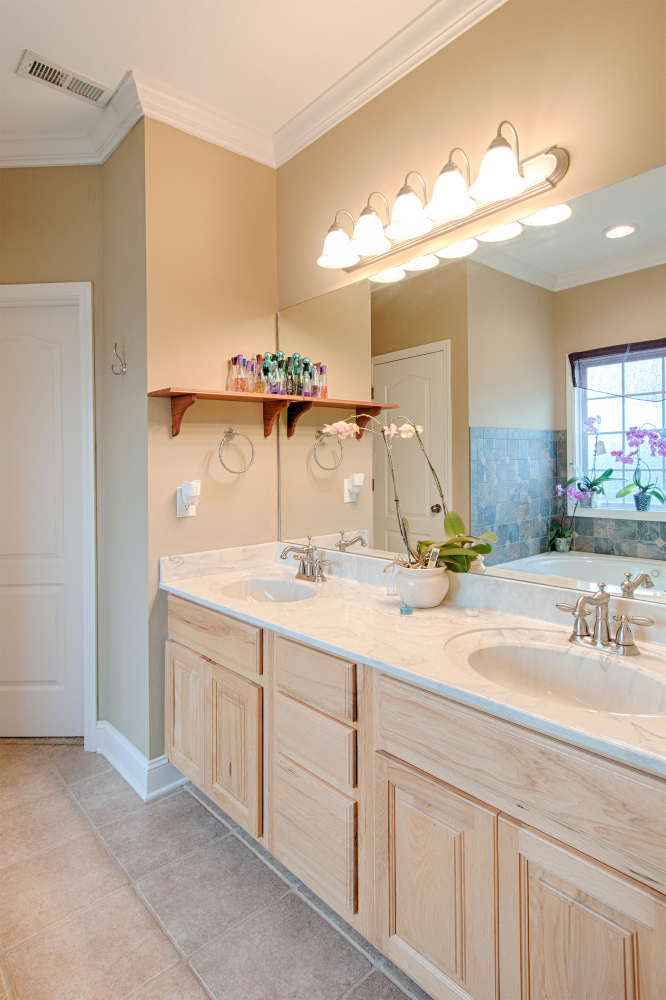 8300 Cliff Ridge Court Corryton, TN 37721 - Photo 9 of 23 En Suite