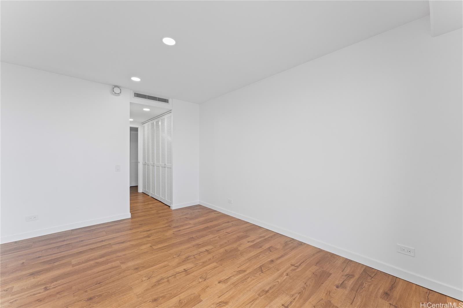 700 Richards Street, Unit 1709 Honolulu, HI 96813 - Photo 15 of 25 a view of an empty room