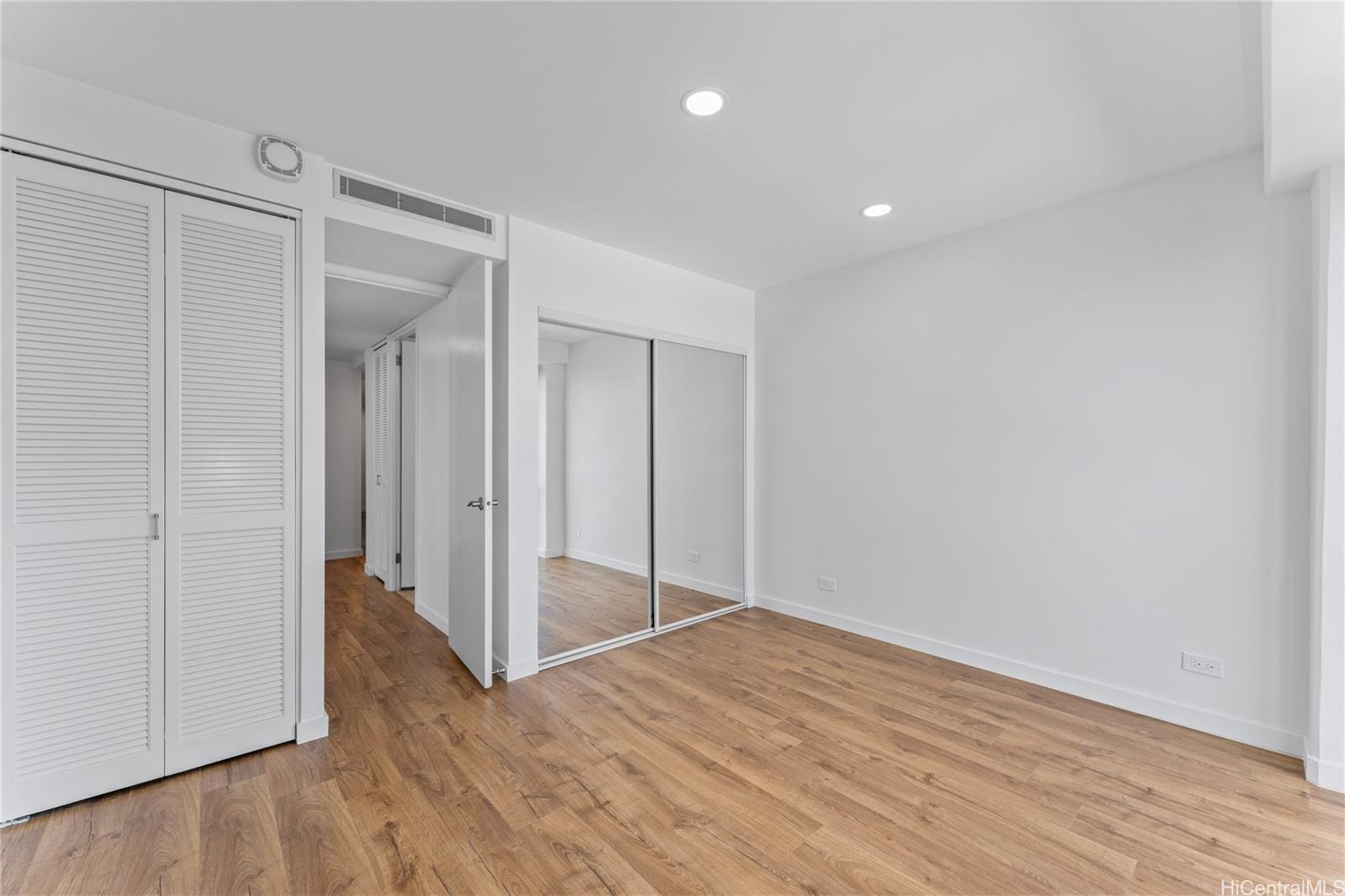 700 Richards Street, Unit 1709 Honolulu, HI 96813 - Photo 19 of 25 a view of hallway with wooden floor