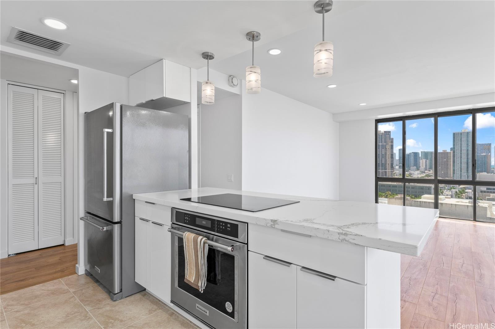 700 Richards Street, Unit 1709 Honolulu, HI 96813 - Photo 10 of 25 a kitchen with a stove and a refrigerator