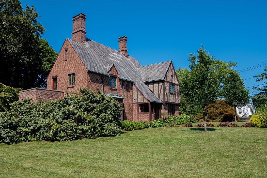 Front yard of 22 Wells Street