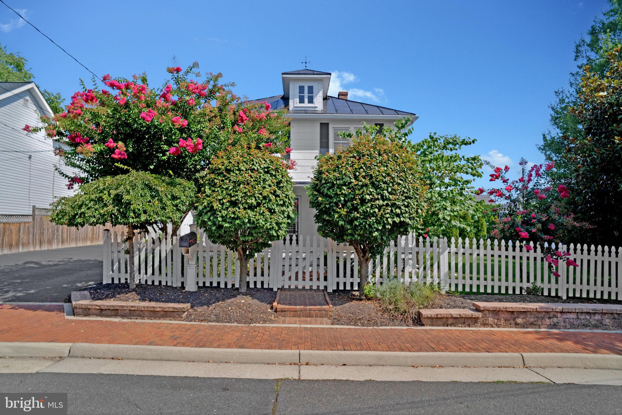 412 Blue Ridge Avenue Northeast Leesburg, VA 20176 - Photo 17 of 29 Gallery Image 17