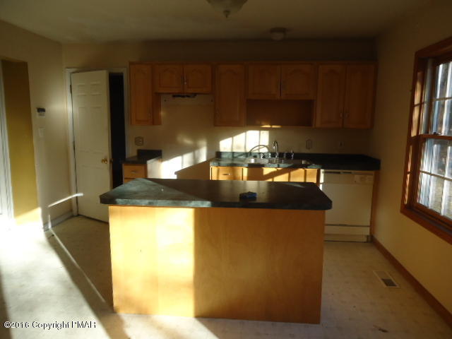 25 Pleasant Ridge Road East Stroudsburg, PA 18302 - Photo 2 of 14 DSC03340
