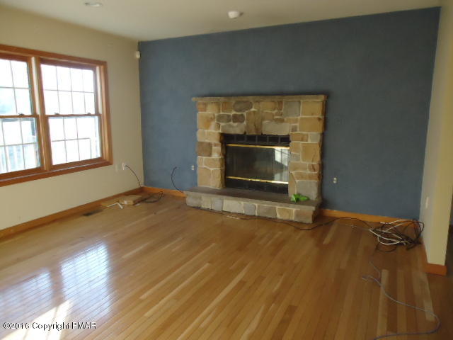 25 Pleasant Ridge Road East Stroudsburg, PA 18302 - Photo 3 of 14 DSC03338