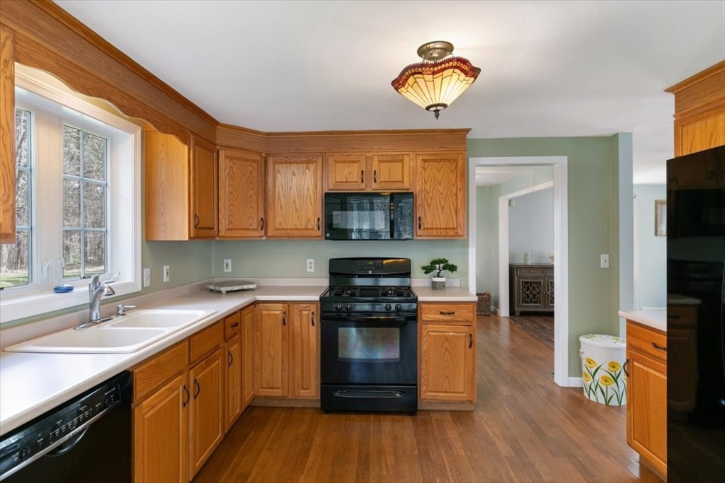 37 Chestnut Road Tyngsboro, MA 01879 - Photo 11 of 36 Gallery Image 11