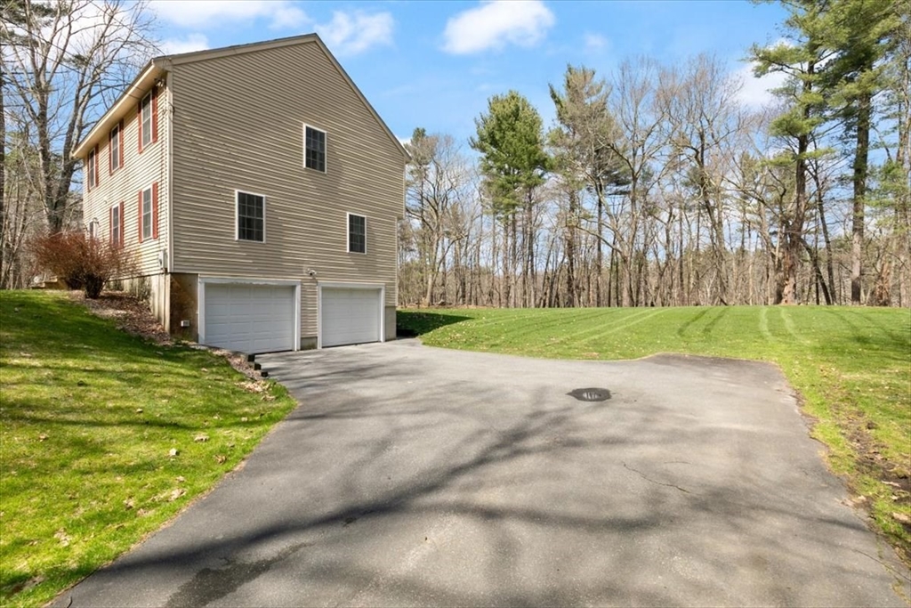 37 Chestnut Road Tyngsboro, MA 01879 - Photo 3 of 36 Gallery Image 3