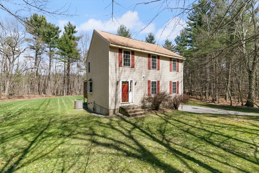 37 Chestnut Road Tyngsboro, MA 01879 - Photo 4 of 36 Gallery Image 4
