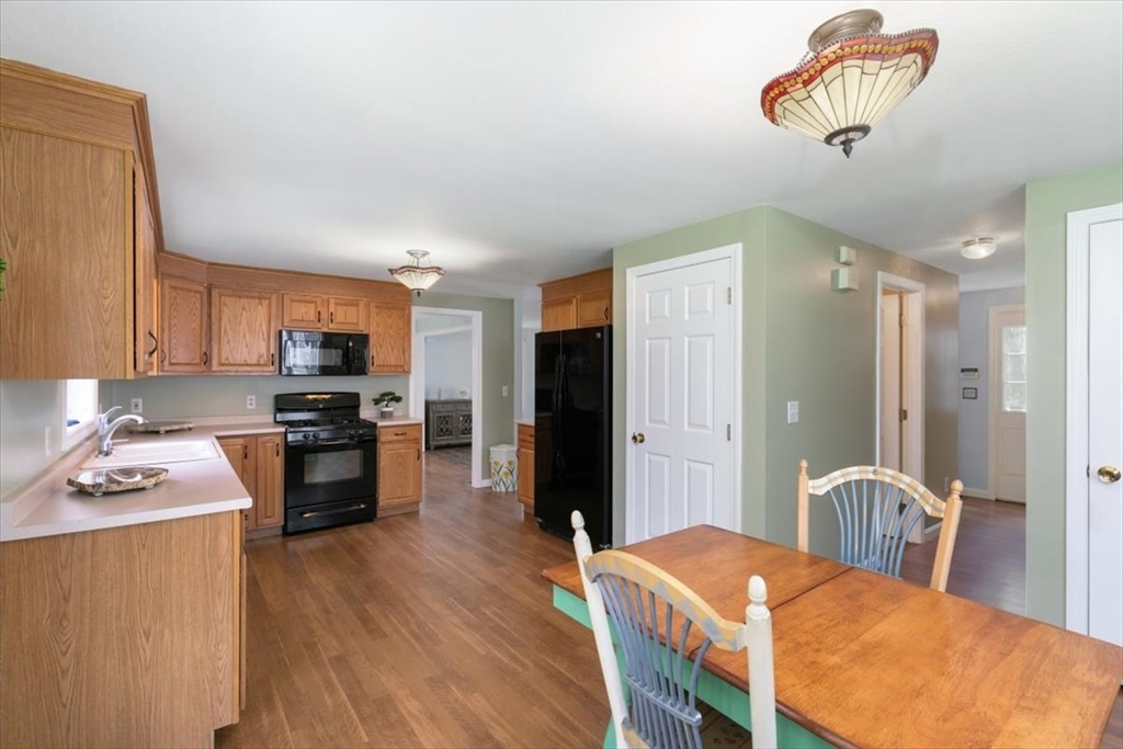 37 Chestnut Road Tyngsboro, MA 01879 - Photo 9 of 36 Gallery Image 9