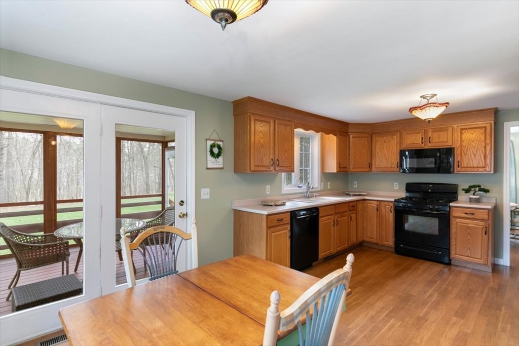 37 Chestnut Road Tyngsboro, MA 01879 - Photo 10 of 36 Gallery Image 10