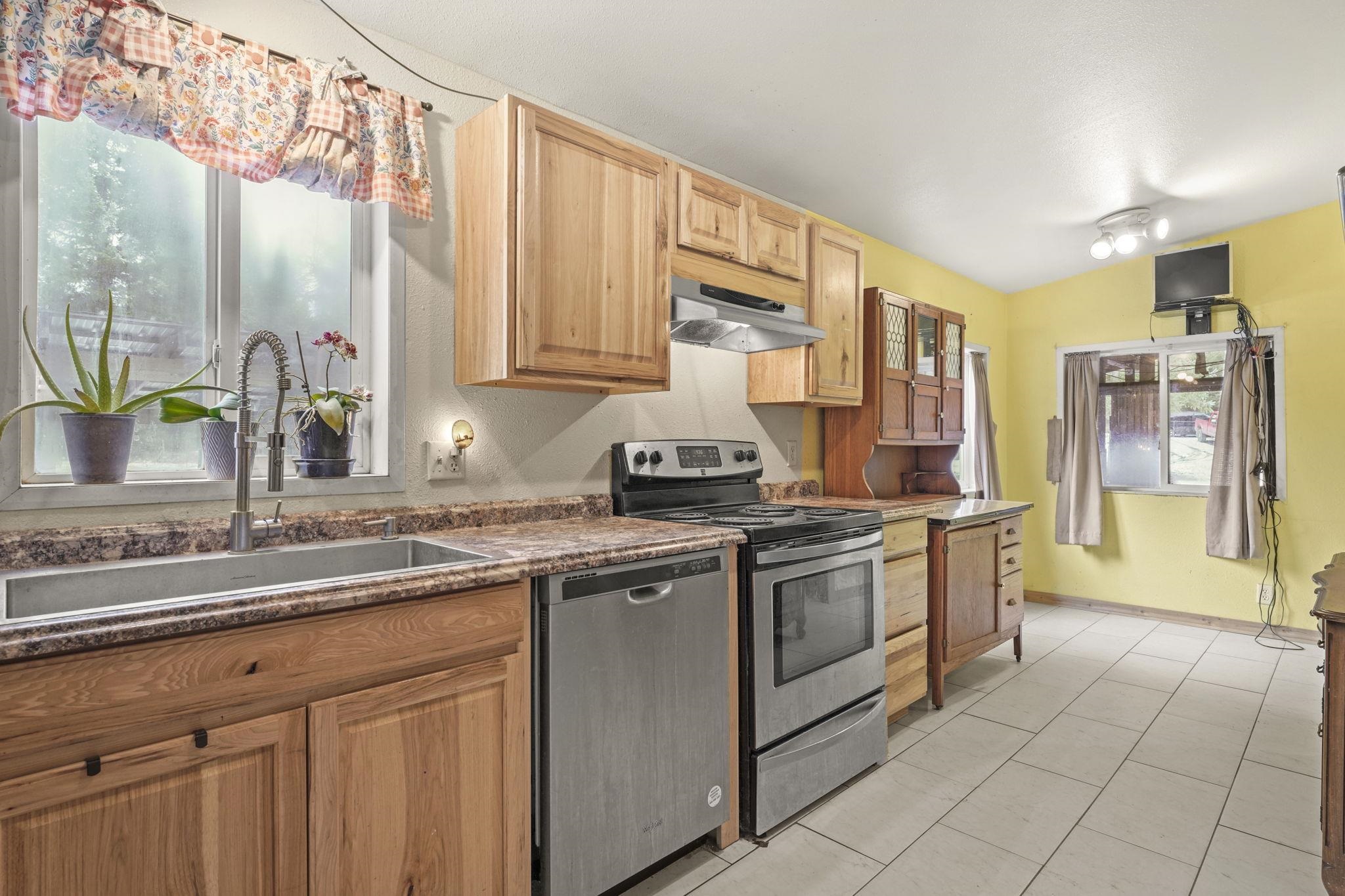 370 Ohana Road Newport, WA 99156 - Photo 13 of 45