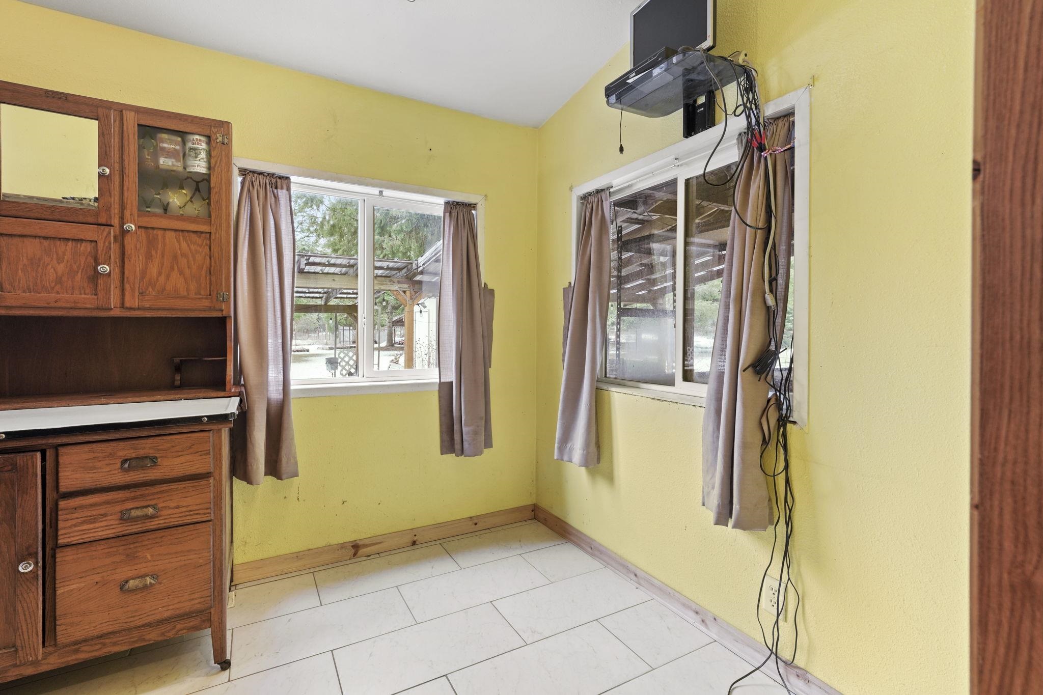 370 Ohana Road Newport, WA 99156 - Photo 8 of 45