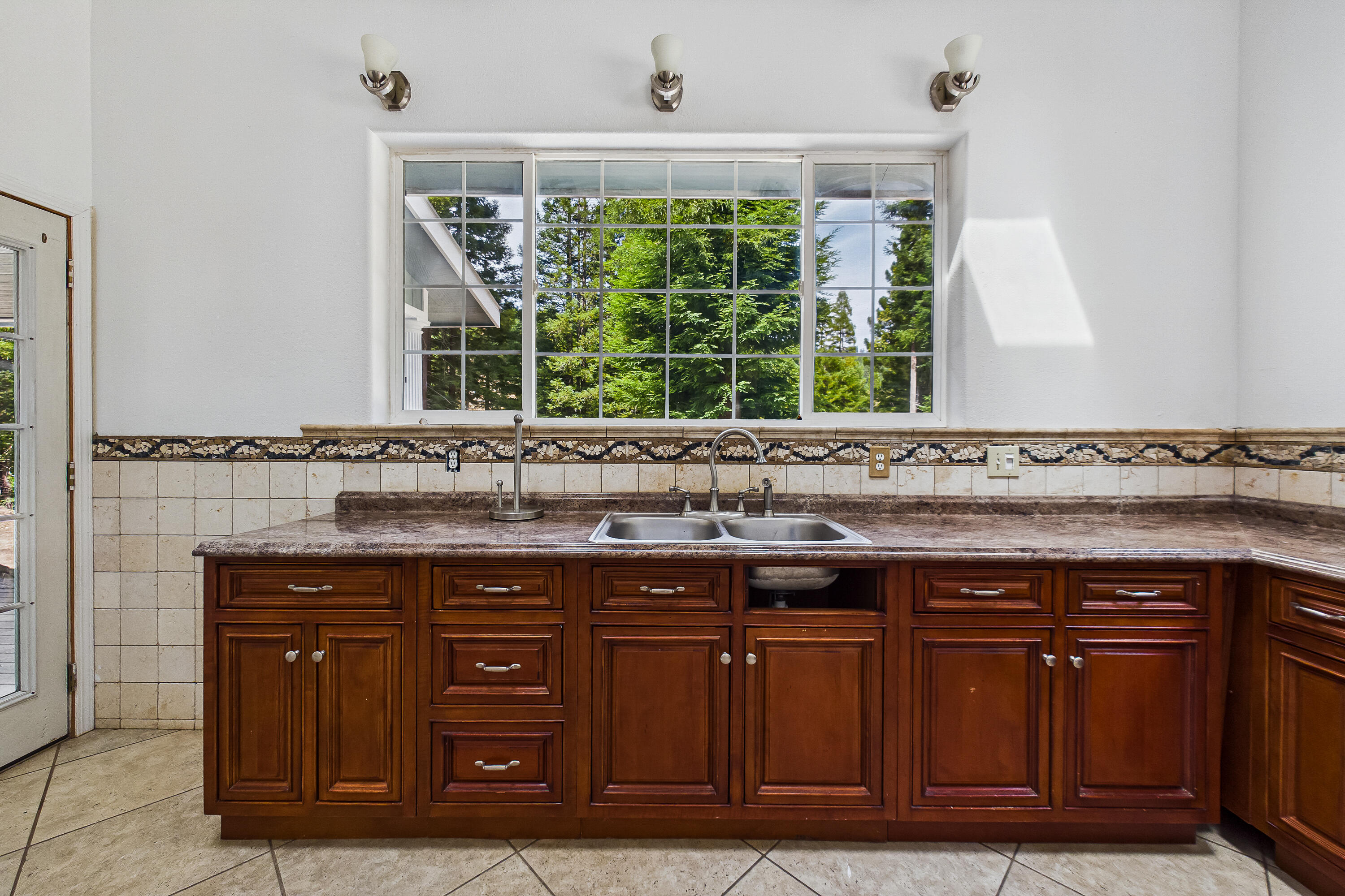1005 Twin Trees Road Garberville, CA 95542 - Photo 23 of 84