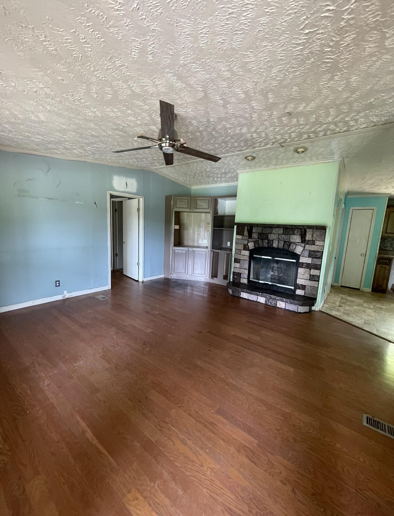 131 South Pine Grove Road LaFayette, GA 30728 - Photo 3 of 9 20230829_204939000_iOS