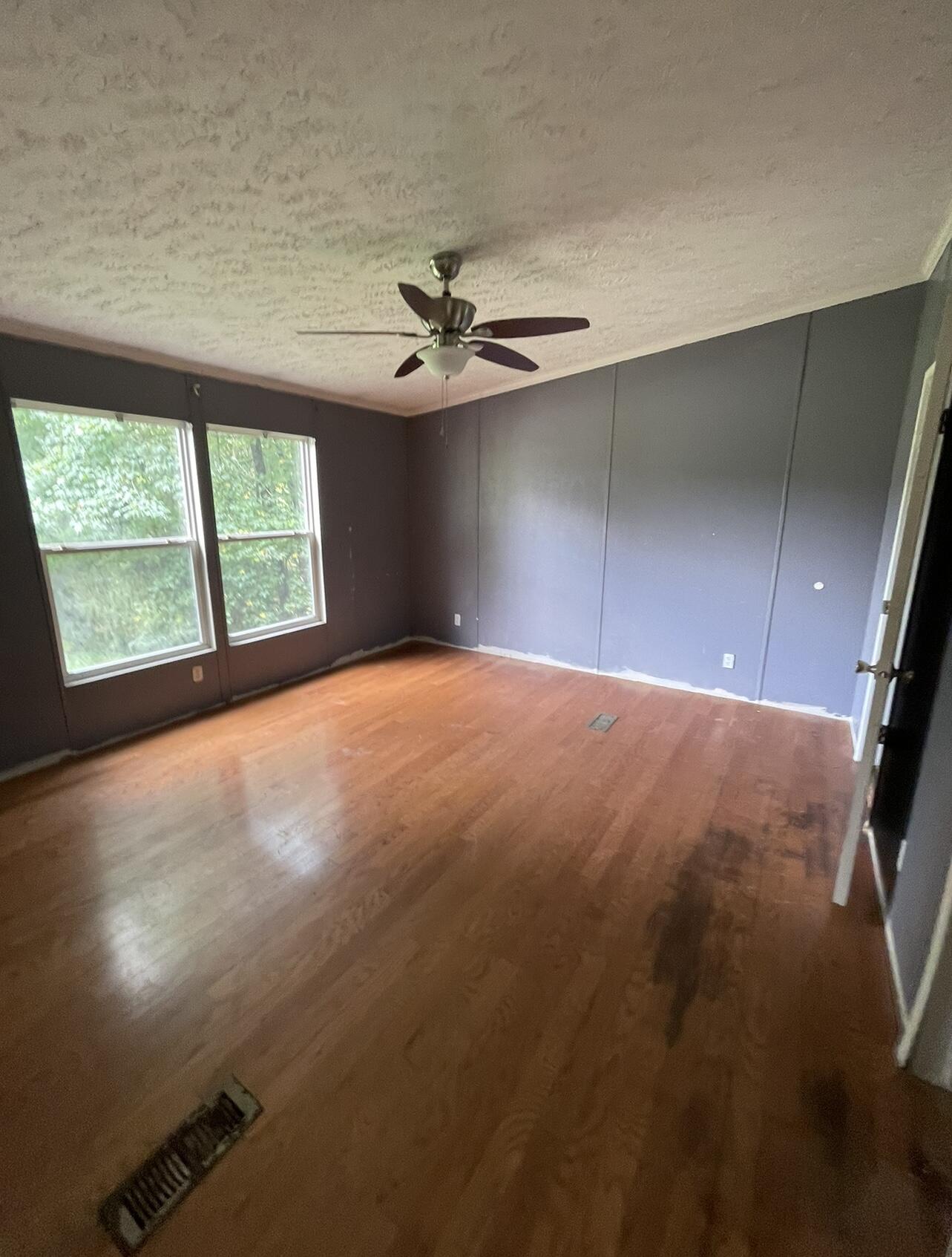 131 South Pine Grove Road LaFayette, GA 30728 - Photo 7 of 9 20230829_205022000_iOS
