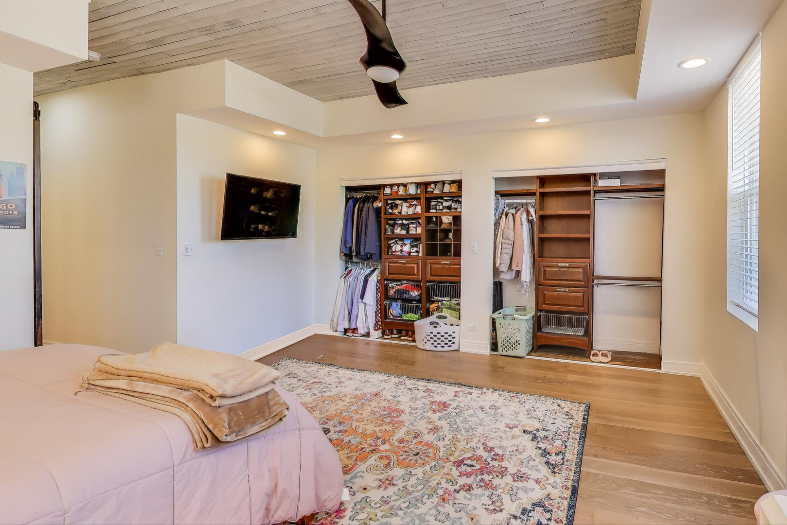 6511 South Evans Avenue Chicago, IL 60637 - Photo 13 of 30 a bedroom with a bed and a flat screen tv