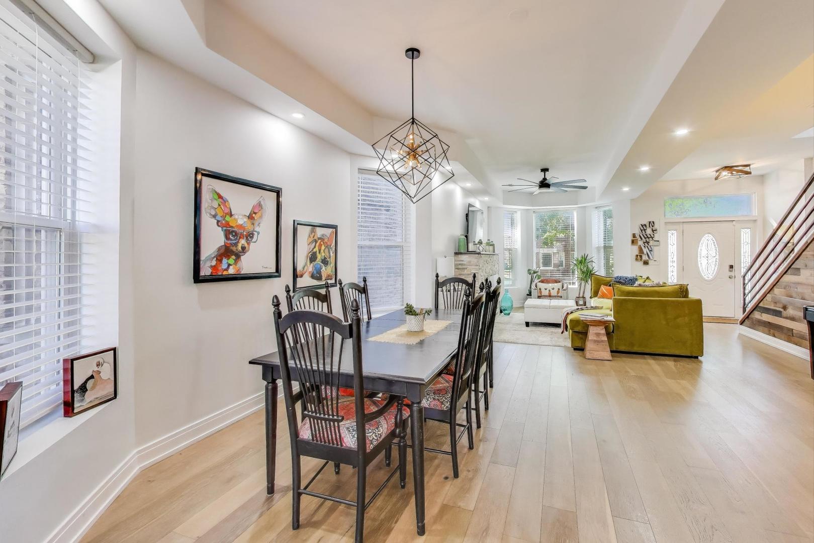 6511 South Evans Avenue Chicago, IL 60637 - Photo 5 of 30 a view of a dining room with furniture and wooden floor