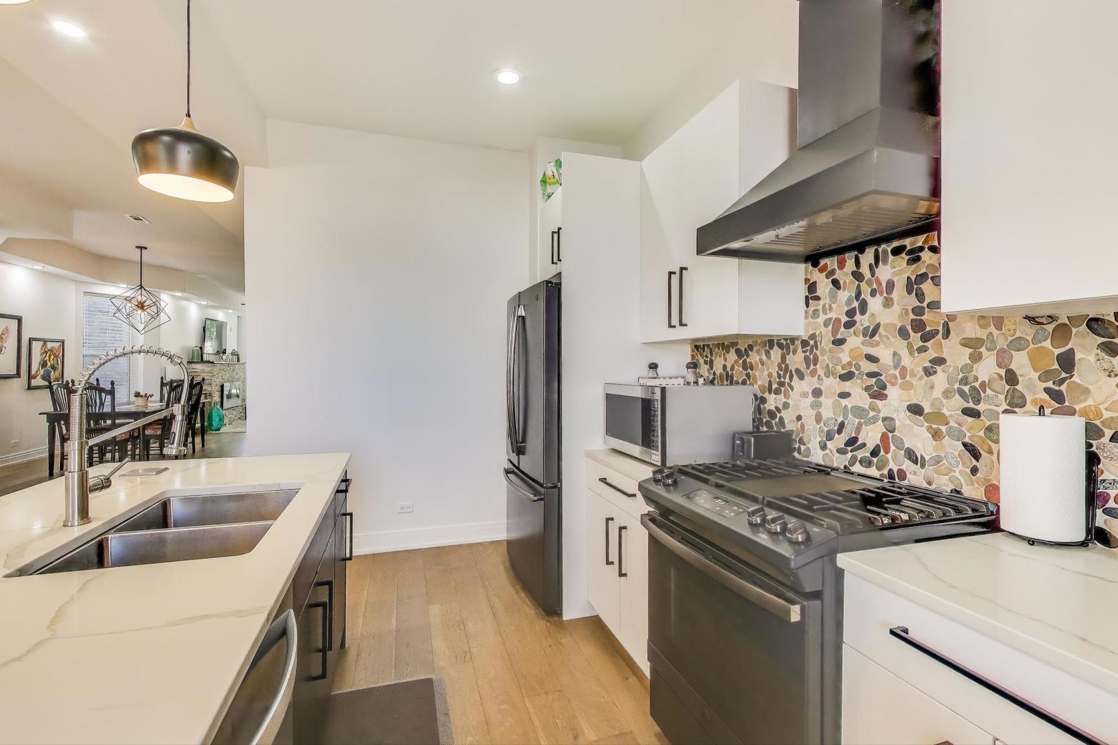 6511 South Evans Avenue Chicago, IL 60637 - Photo 7 of 30 a kitchen that has a sink a stove and a refrigerator