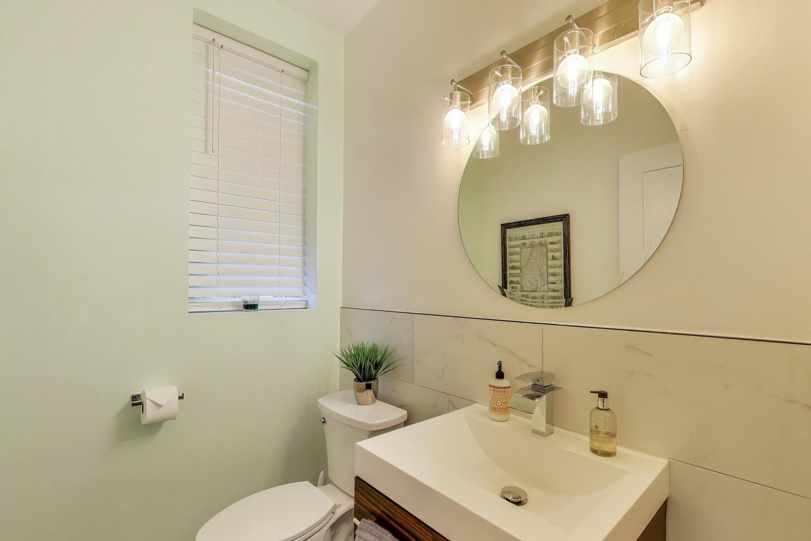 6511 South Evans Avenue Chicago, IL 60637 - Photo 10 of 30 a bathroom with a toilet sink and mirror