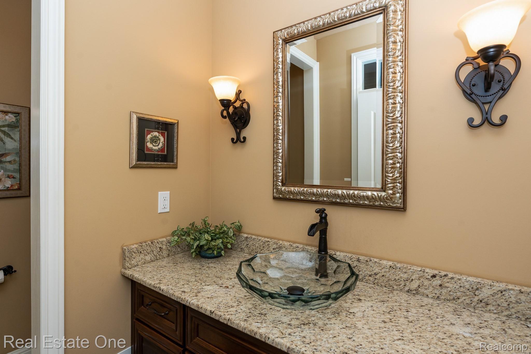 1577 Serene Court Rochester, MI 48306 - Photo 10 of 38 Half bath