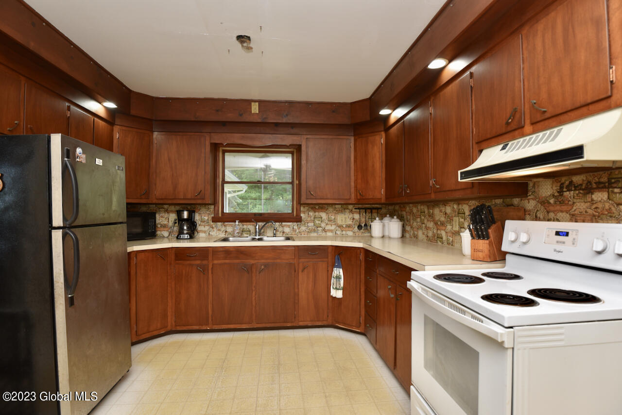 127 George Thompson Road Mechanicville, NY 12118 - Photo 4 of 38 16