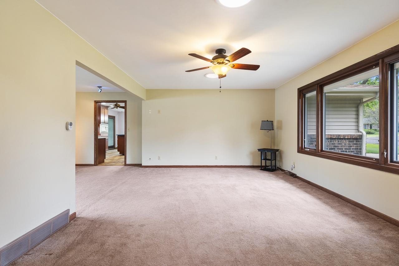 6411 Graydon Road Rockford, IL 61109 - Photo 6 of 50 Gallery Image 6