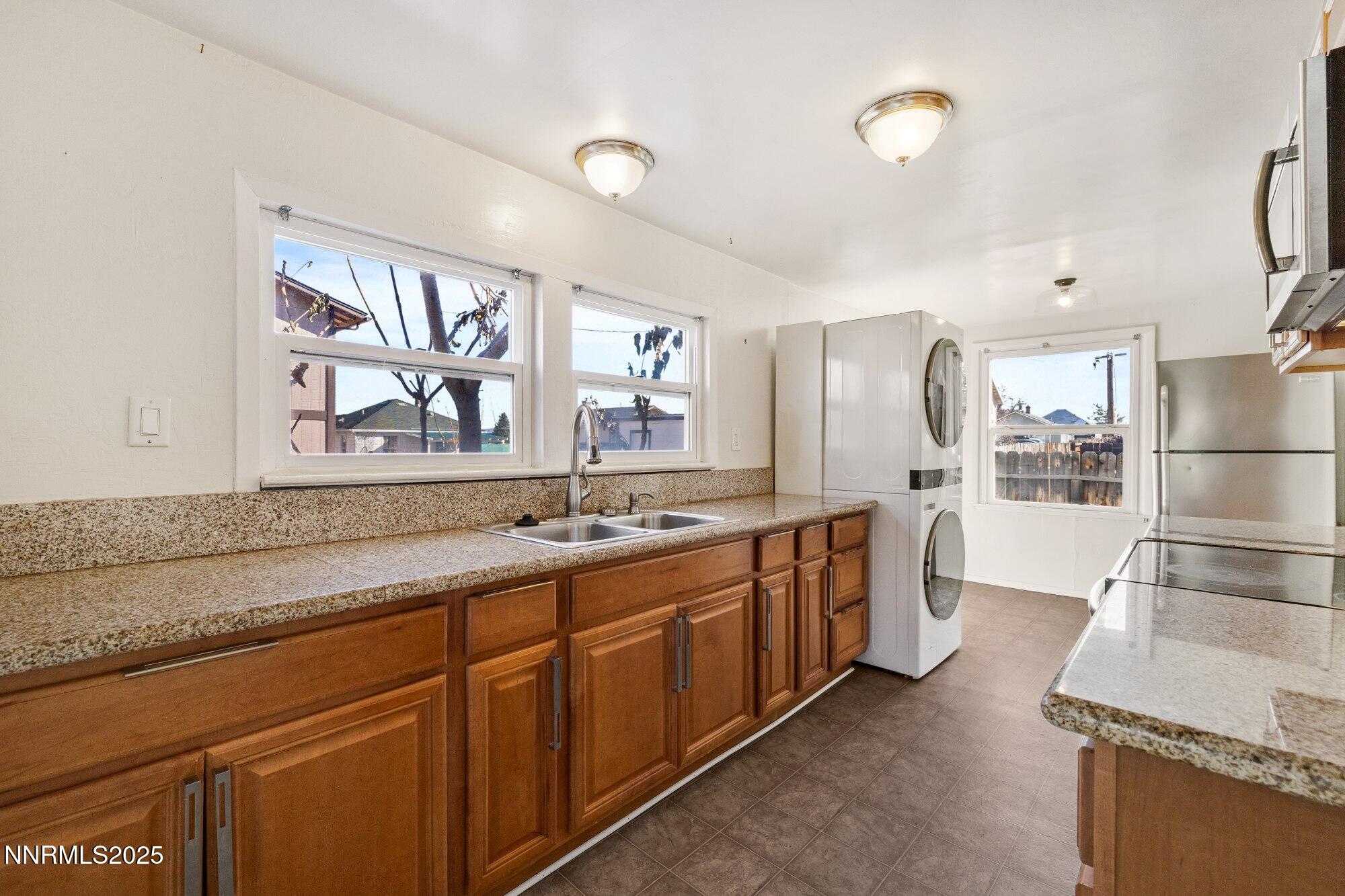 424 West 10th Street Reno, NV 89503 - Photo 4 of 12 10th pic 4 kitchen