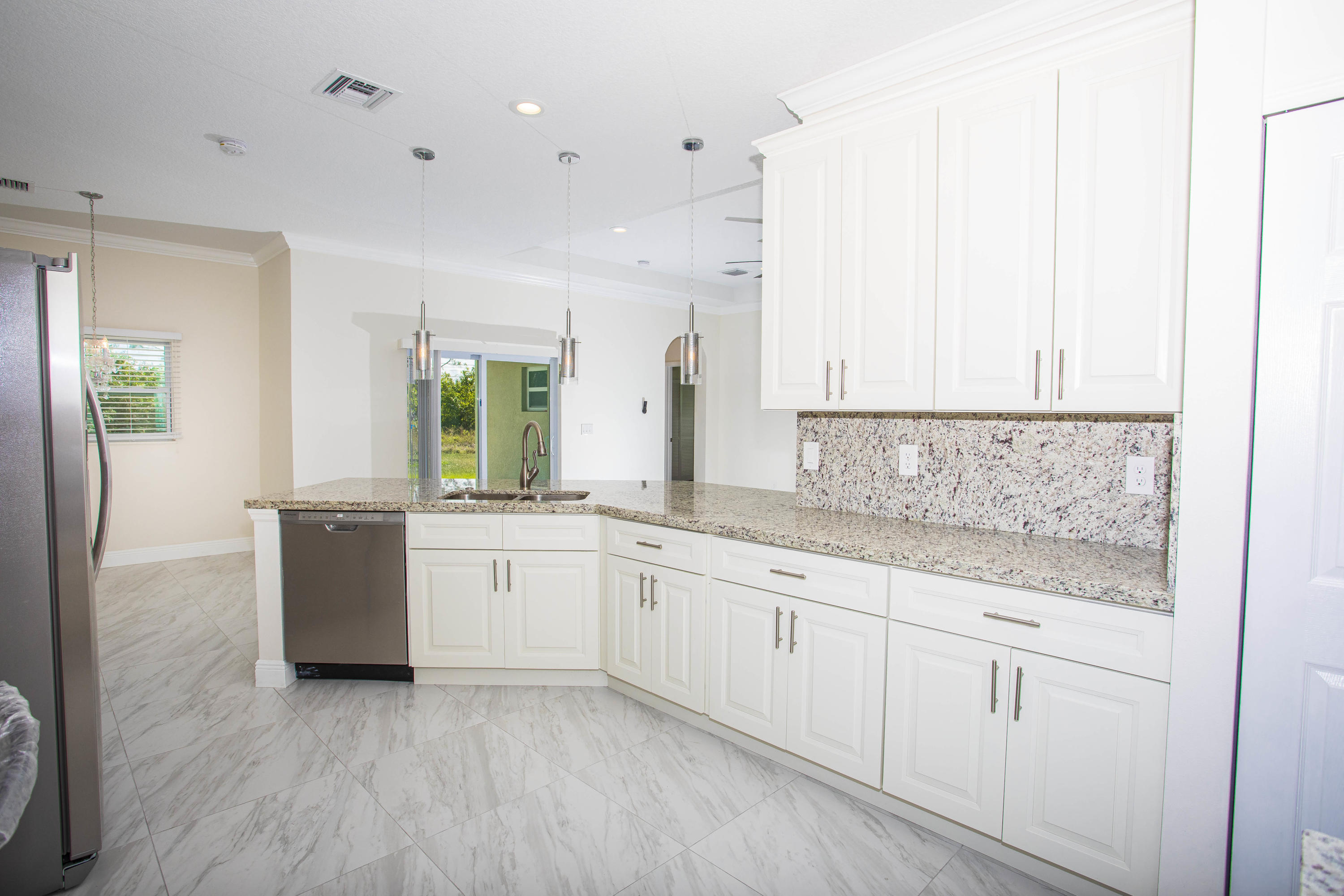 404 Southwest Ridgecrest Drive Port St. Lucie, FL 34953 - Photo 10 of 30 405A4261
