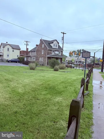 a view of a house with a backyard