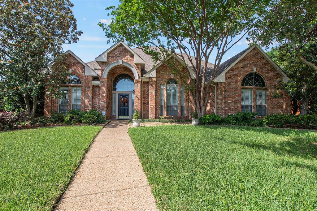 850 Turquoise Point Rockwall, TX 75032 - Photo 1 of 40 a front view of a house with garden