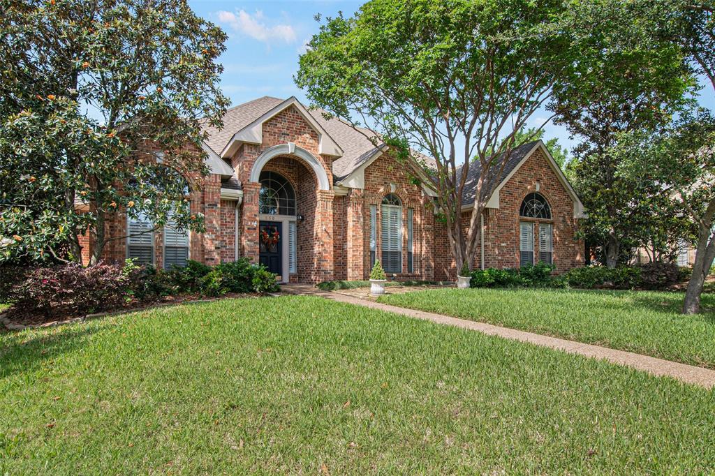 850 Turquoise Point Rockwall, TX 75032 - Photo 2 of 40 a front view of a house with garden