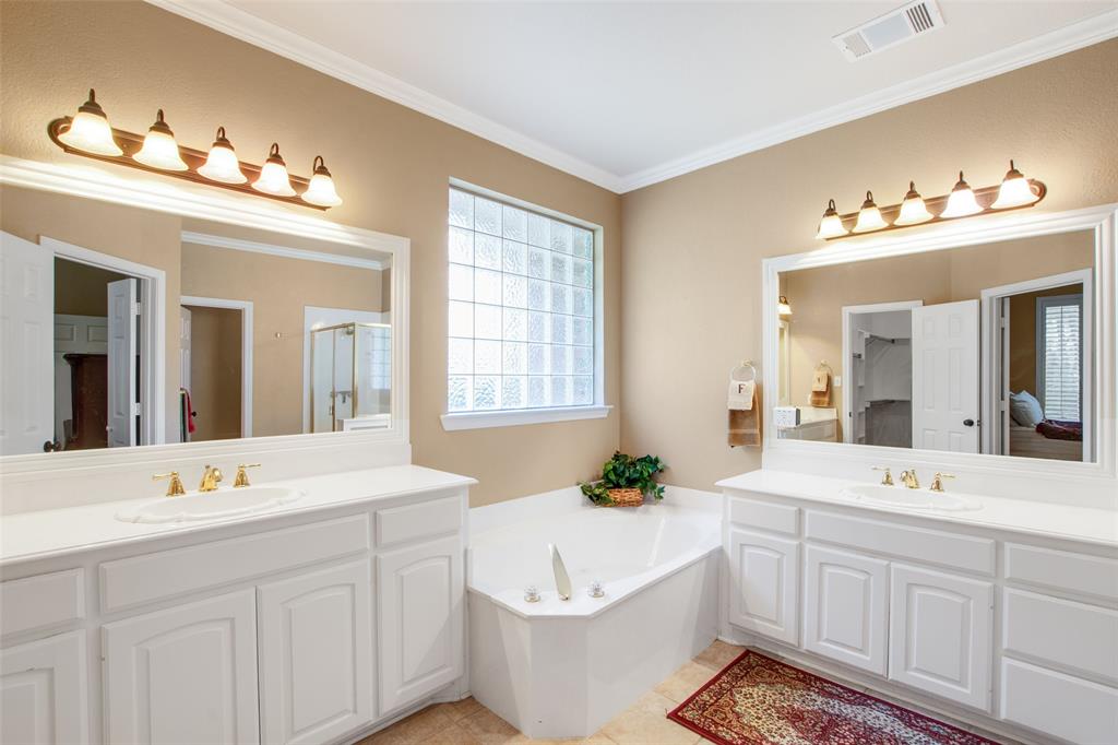 850 Turquoise Point Rockwall, TX 75032 - Photo 24 of 40 a bathroom with a white tub a sink and a window