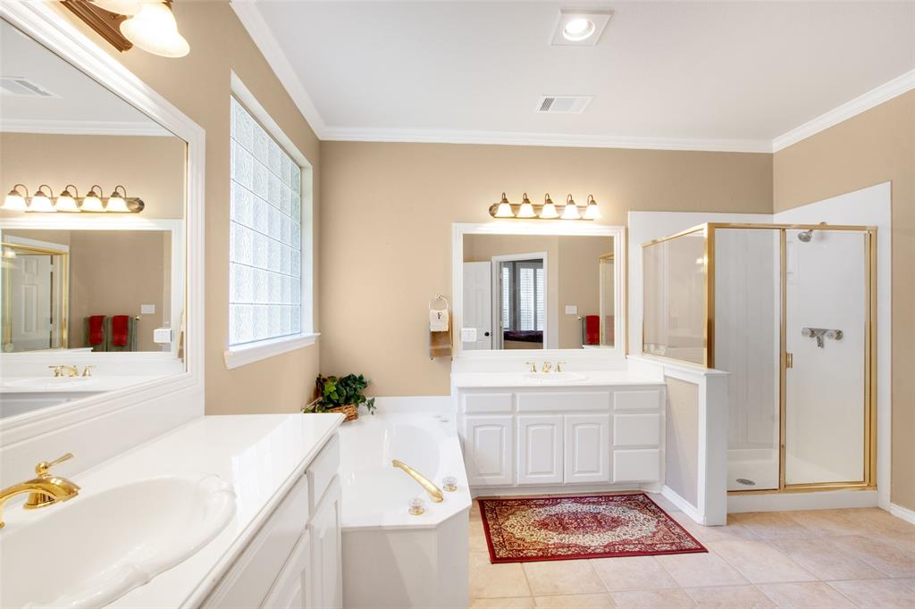 850 Turquoise Point Rockwall, TX 75032 - Photo 25 of 40 a spacious bathroom with a tub sink and mirror