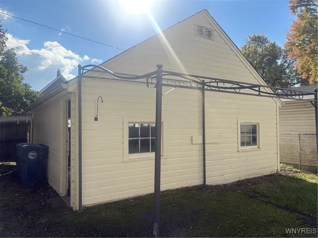 $1,600 | 2239 Willow Avenue, Niagara Falls, NY 14305