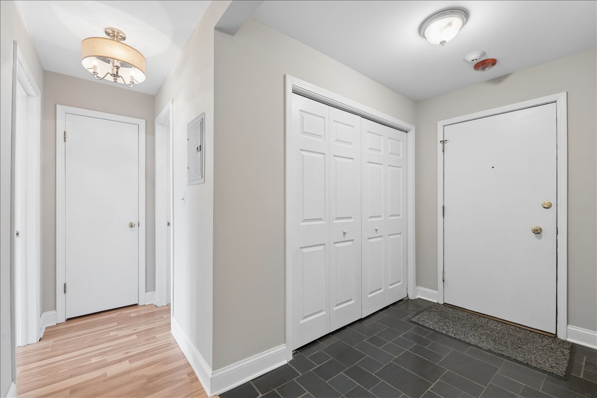 400 Ascot Drive, Unit 3E Park Ridge, IL 60068 - Photo 2 of 14
